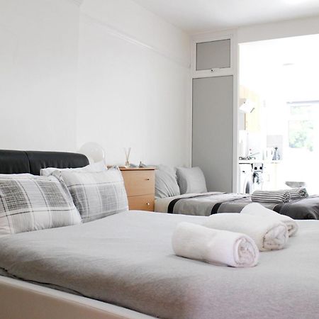 Large Studio Garden Flat On Golders Green Road London Exterior photo