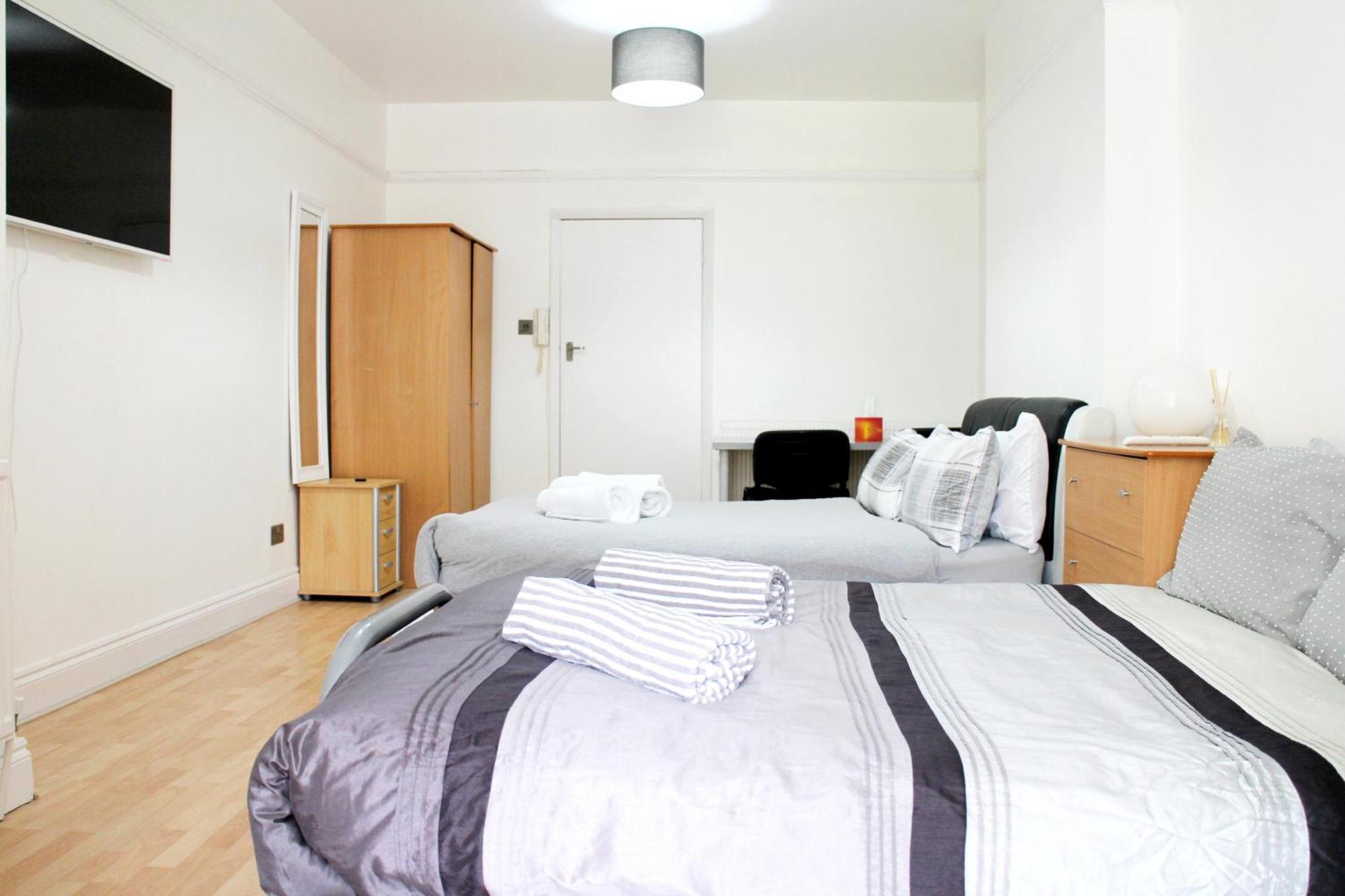 Large Studio Garden Flat On Golders Green Road London Exterior photo