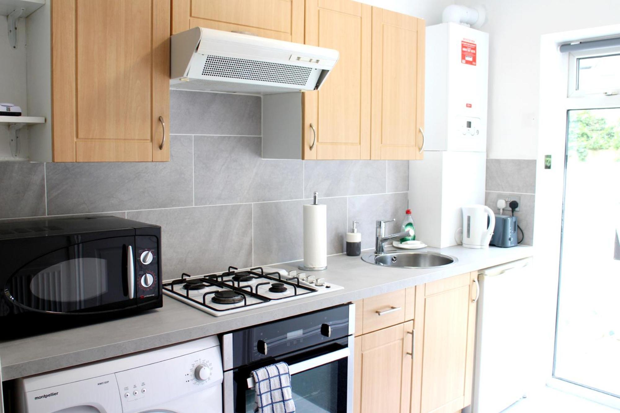 Large Studio Garden Flat On Golders Green Road London Exterior photo